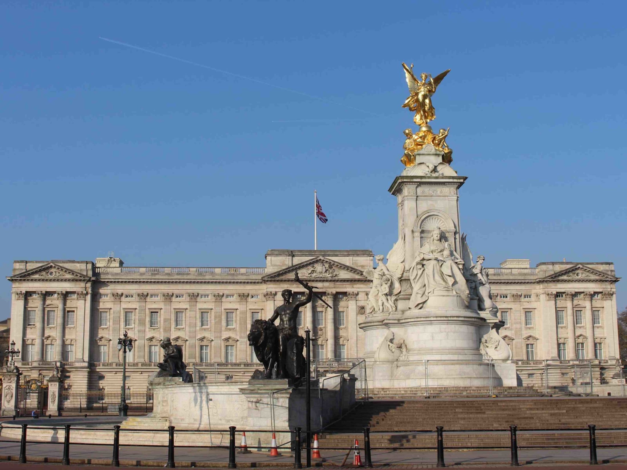 Best Hen Party Activities in Manchester - Buckingham Palace
